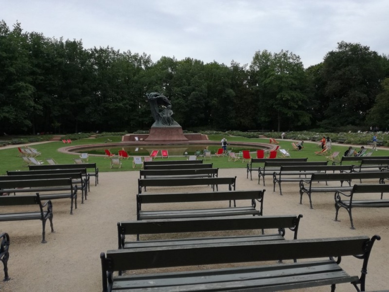 Residenza di Wilanów - Parco Lazienki  Un punto del parco che i varsaviani amano molto è il Monumento a Fryderyk Chopin